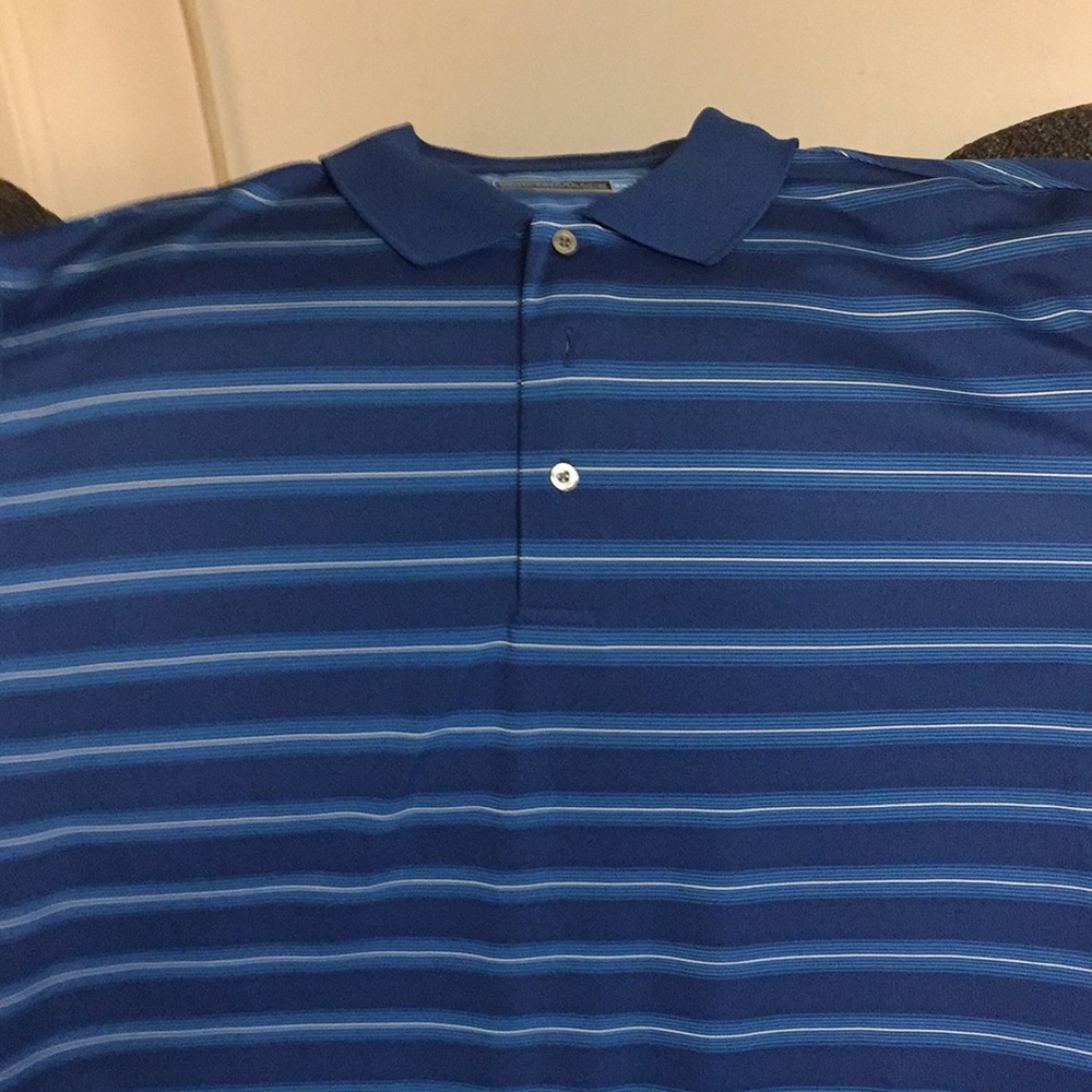 Men’s golf shirt